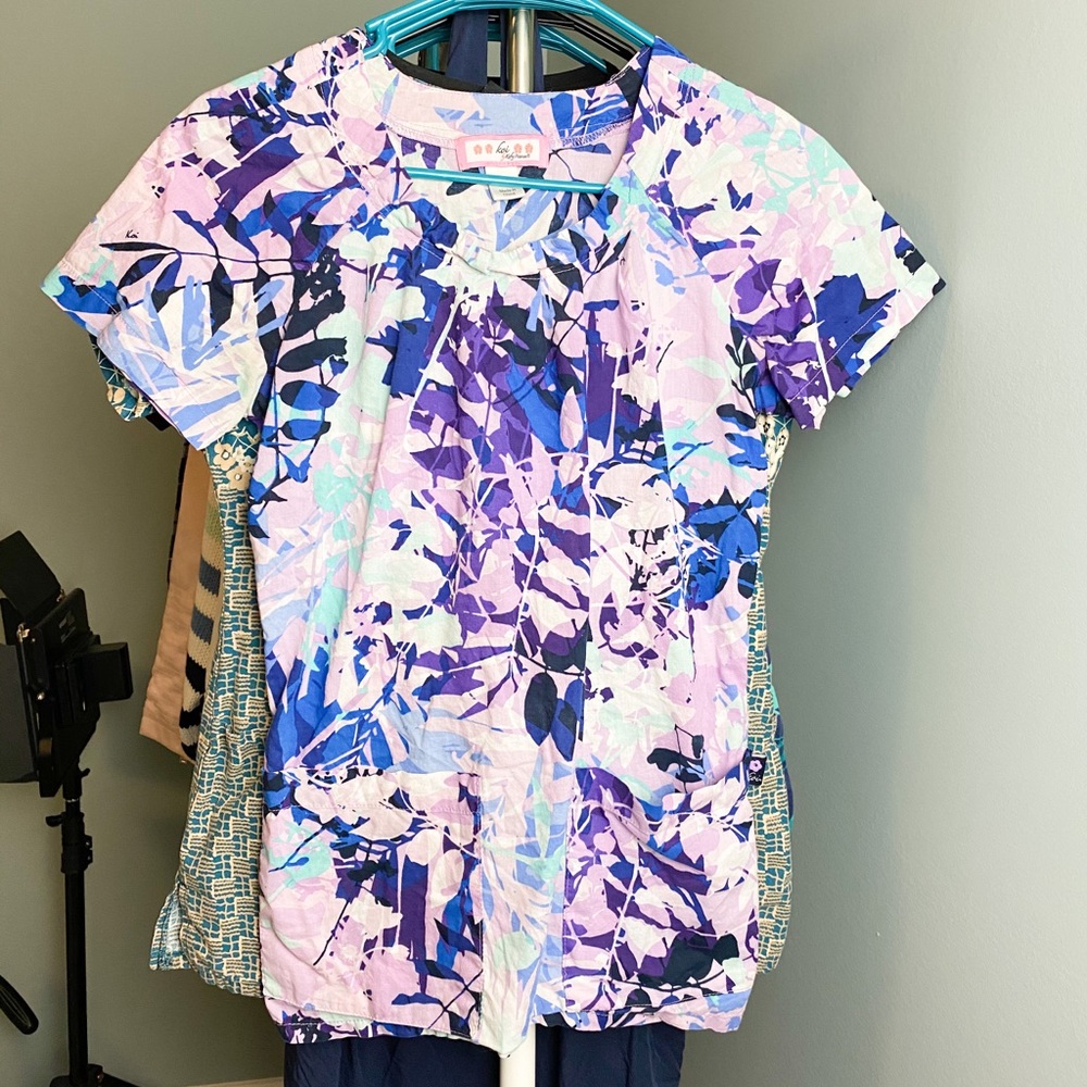 koi Palm Print Scrub Top